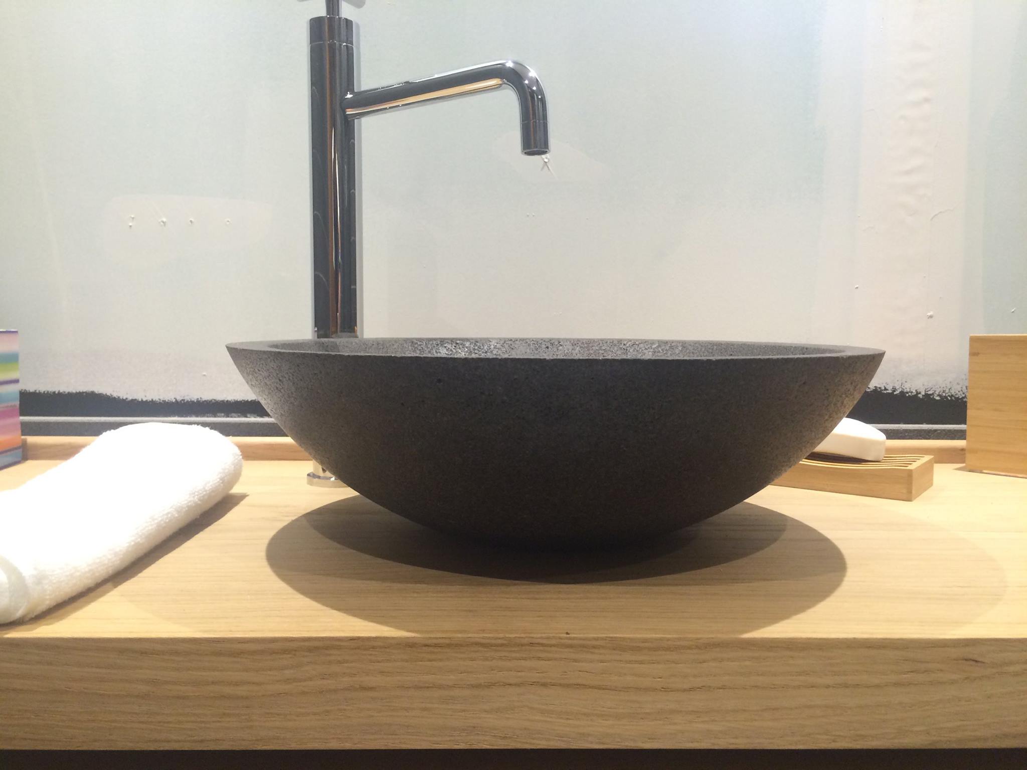 Bouzentes lava basin