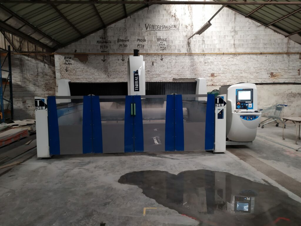 Gebrauchtes Bearbeitungszentrum Thibaut T818 V3 M4 4 Achsen