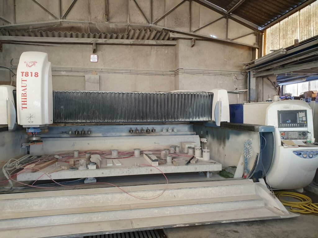 Centre d’usinage d’occasion Thibaut T818 V2 A 4 axes