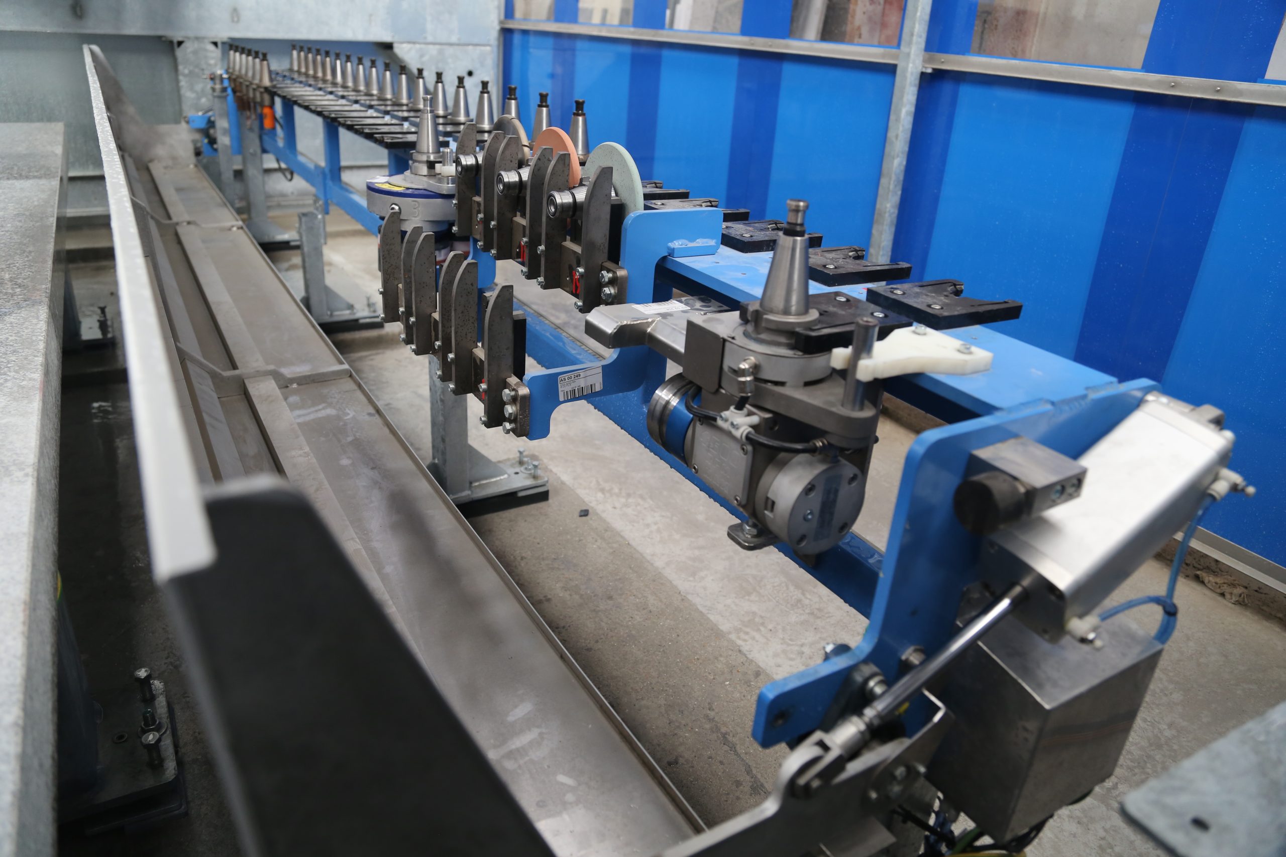 T812 V5 M (3 & 4 axes)